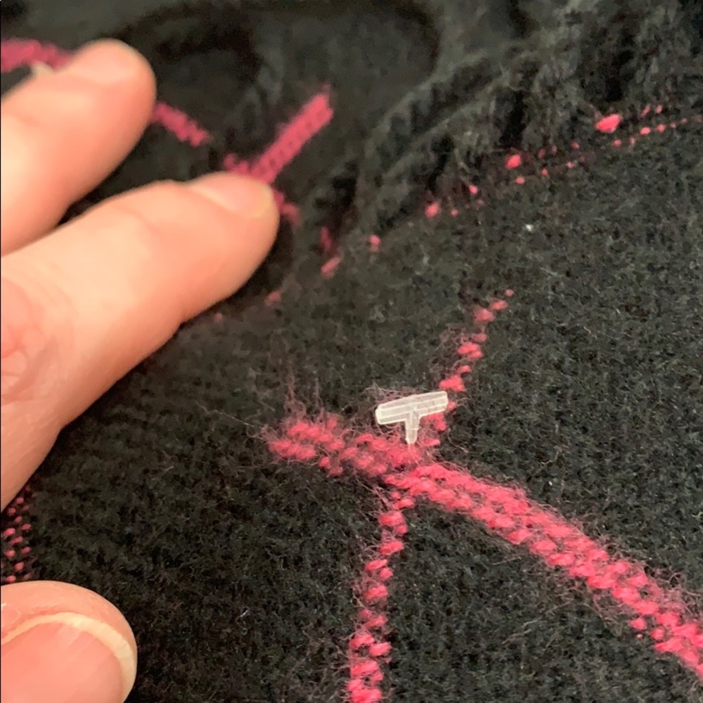 Victoria’s Secret Soft & Cozy Scarf! - Picture 6 of 8